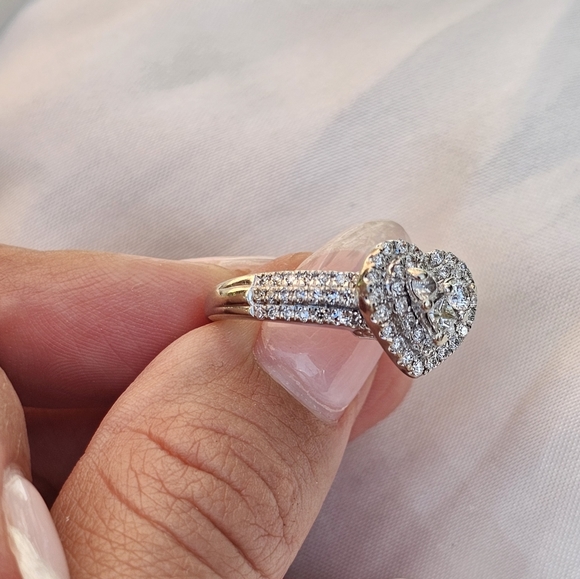 14kt White Gold and 1tcw Diamond Heart Ring - Picture 6 of 6